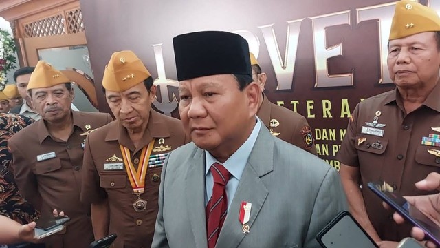 Menhan RI Prabowo Subianto usai hadiri acara Peringatan Hari Veteran di Universitas Sebelas Maret (UNS), di Solo, Jawa Tengah, Kamis (10/8/2023). Foto: Dok. Istimewa