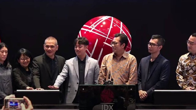 Direksi PT Multisarana Intan Eduka Tbk (MSIE) dalam seremoni pencatatan perdana saham, Kamis (10/8/2023). Foto: Dok. Istimewa