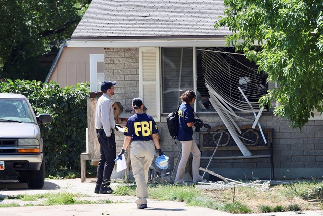 Penegak hukum menyelidiki lokasi penembakan yang melibatkan FBI di Provo, Utah, Rabu (9/8/2023). Foto: Laura Seitz/The Deseret News via AP