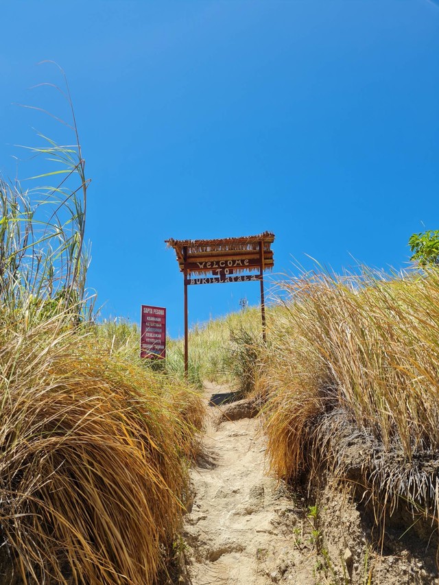 Indahnya Bukit Larata di Likupang  Sulawesi Utara.
 Foto: Andari Novianti/kumparan