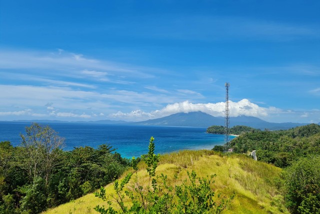 Indahnya Bukit Larata di Likupang  Sulawesi Utara.
 Foto: Andari Novianti/kumparan