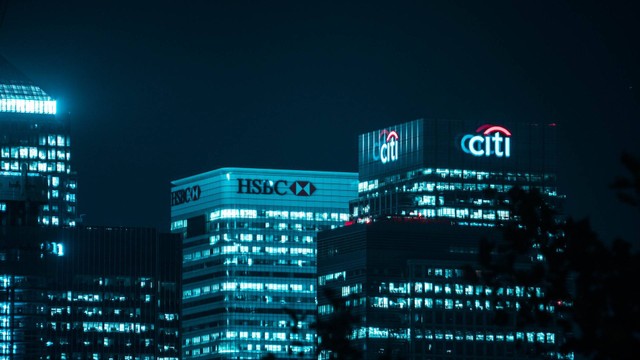 Ilustrasi Bank Umum Harus Menyimpan Saldo Minimal pada Bank Sentral. Foto: Unsplash.com/Miquel Parera