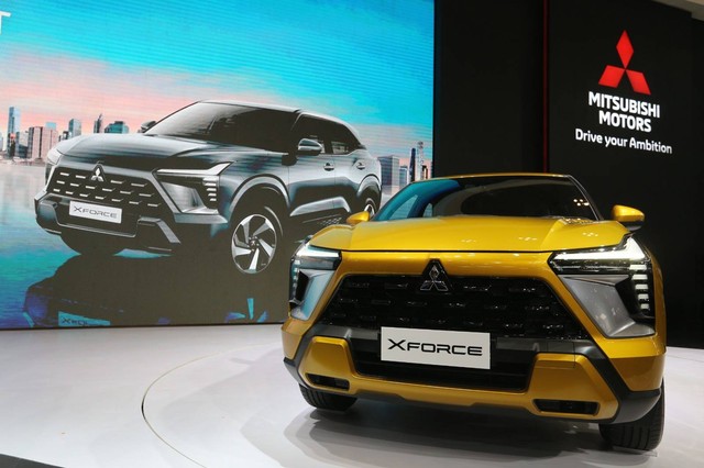 Suasana peluncuran Mitsubishi xForce di pameran otomotif Gaikindo Indonesia International Auto Show (GIIAS 2023) di ICE BSD, Tangerang, Kamis (10/8/2023). Foto: Aditia Noviansyah/kumparan