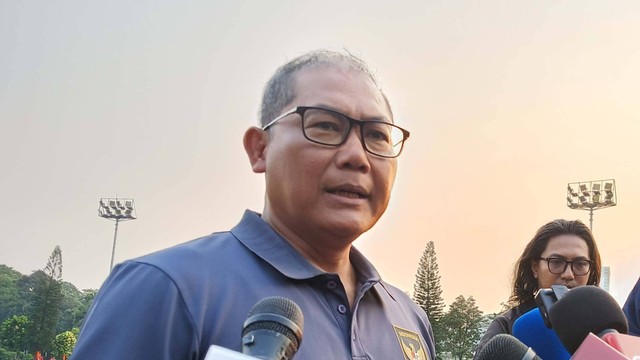 Manajer Timnas Indonesia, Sumardji saat ditemui di sesi latihan Timnas U-23 di Lapangan A, Kompleks Stadion GBK, Kamis (10/8/2023).  Foto: Ananta Erlangga/kumparan