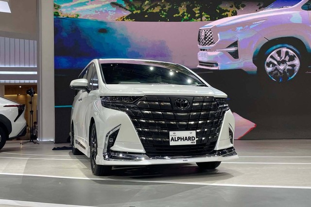 Toyota All New Alphard di GIIAS 2023.  Foto: Sena Pratama/kumparan