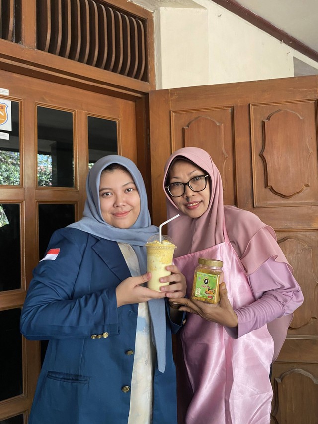 Inovasi Milk Shake Jamu oleh Mahasiswa KKN Tematik UNDIP