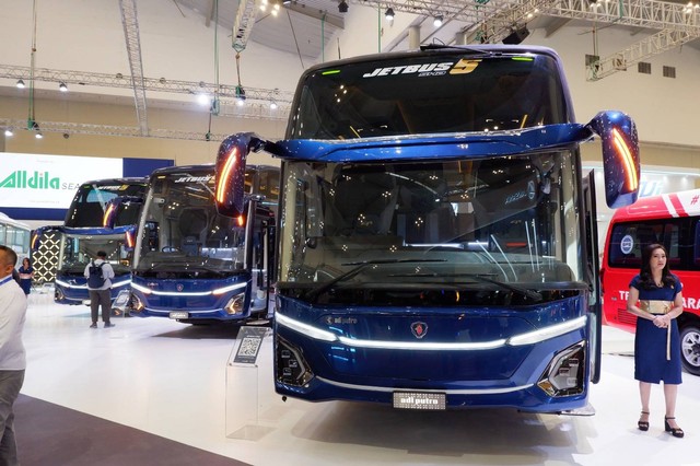 Bus Adiputro Jetbus 5 di GIIAS 2023. Foto: Aditya Pratama Niagara/kumparan