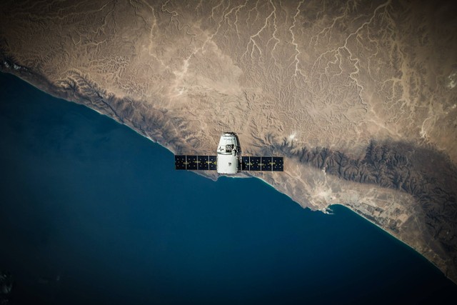  Ilustrasi Cara Kerja Satelit, Foto Unsplash/SpaceX