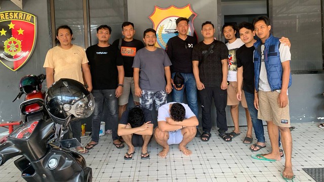 Dua pemuda asal Sulawesi Selatan (Sulsel) ditangkap usai meretas dan memeras Teuku Arlan Perkasa Lukman. Foto: Dok. Istimewa