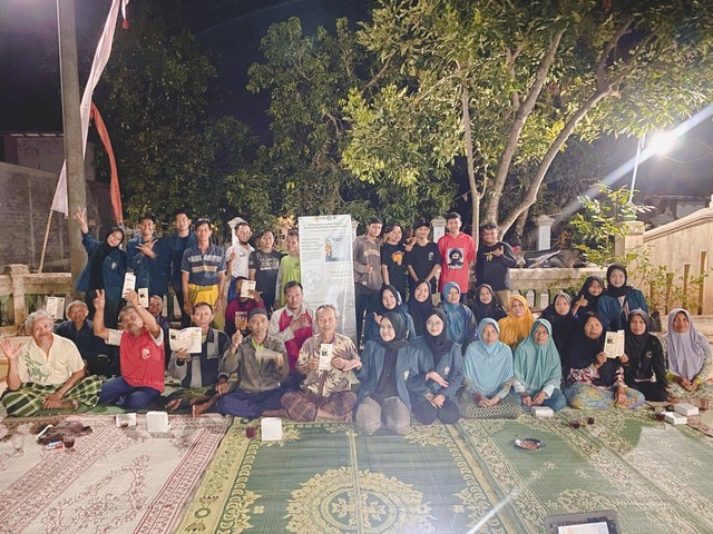 Kegiatan sosialisasi “Optimalisasi Limbah Organik Melalui Pengelolaan Bank Sampah dengan Output POC atau Pupuk Organik Cair” di Dukuh Jatimajan, Desa Paluhombo, Kec. Bendosari, Kab. Sukoharjo.