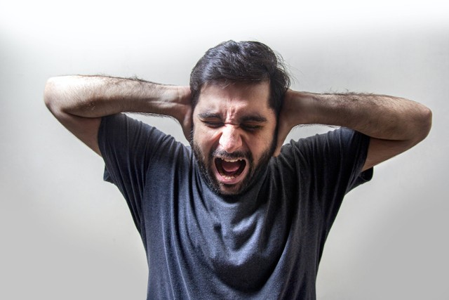  Ilustrasi  Cara Mengatasi Sakit Kepala Belakang dan Leher, Foto Unsplash/Usman Yousaf