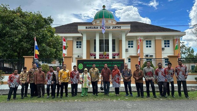 Para peneliti dari Mahkamah Agung kunjungi MS Jantho, Aceh Besar. Foto: Humas MS Jantho