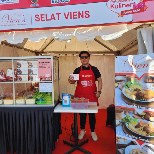 Pelaku usaha di event Petualangan Kuliner Juara Solo GoFood di pameran Hari UMKM Nasional Expo 2023, Solo (11/8/2023). Foto: Azalia Amadea/kumparan