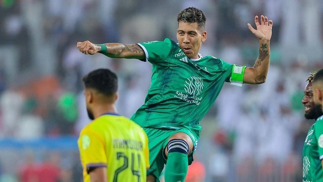 Roberto Firmino saat membela klub Arab Saudi, Al Ahli. Foto: Instagram/@alahliclub.sa