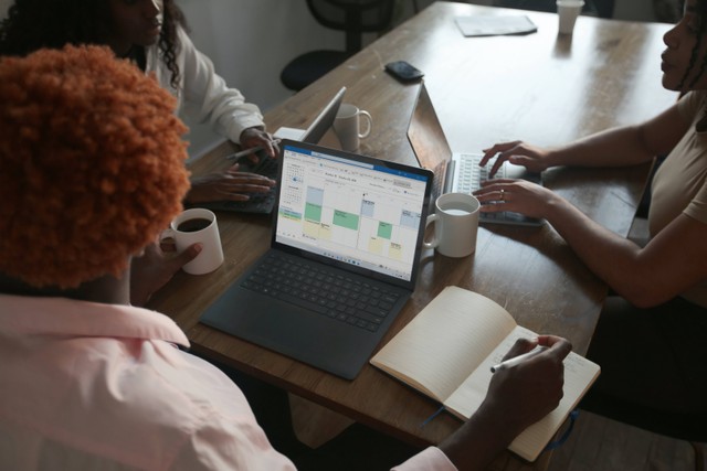 Cara Mencari Data yang Sama di Excel, Unsplash/ Windows