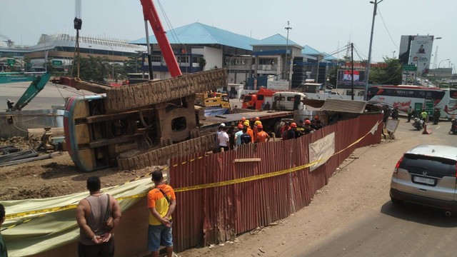 Crane di Pelabuhan Merak yang terjatuh. Dok: Polres Cilegon.