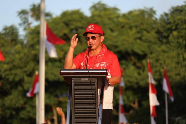 Mendagri Tito Karnavian menghadiri 'Gerakan Nasional Pembagian 10 Juta Bendera Merah Putih' di Bulukumba, Sulsel, Jumat (11/8/2023).  Foto: Kemendagri RI