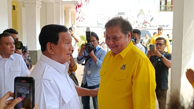 Ketua Umum Golkar Airlangga Hartarto tiba di Museum Proklamasi, Jakarta, Minggu (13/8/2023). Foto: Hedi/kumparan