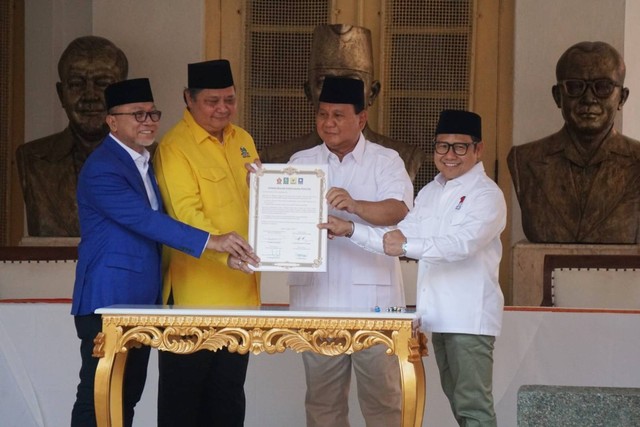 Deklarasi dukungan dari PAN, PKB, dan Golkar mendukung Prabowo Subianto menjadi Presiden di Museum Proklamasi, Jakarta, Minggu (13/8/2023). Foto: Iqbal Firdaus/kumparan