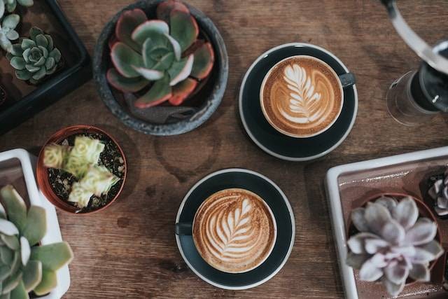 Ilustrasi cafe di Semarang yang lagi hits. Sumber: Unsplash/Nathan Dumlao