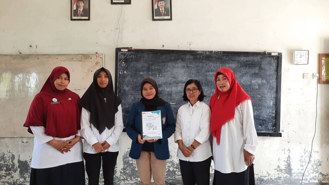 Foto Bersama dengan Tenaga Pengajar SDN 2 Pakisari usai Pelatihan Google Spreadsheet di SDN 2 Pakisari, Rabu (02/08/23).