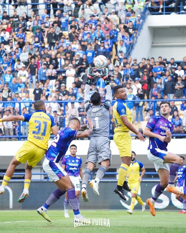 Pertandingan antara Persib melawan Barito Putera. Foto: Instagram/@psbaritoputeraofficial