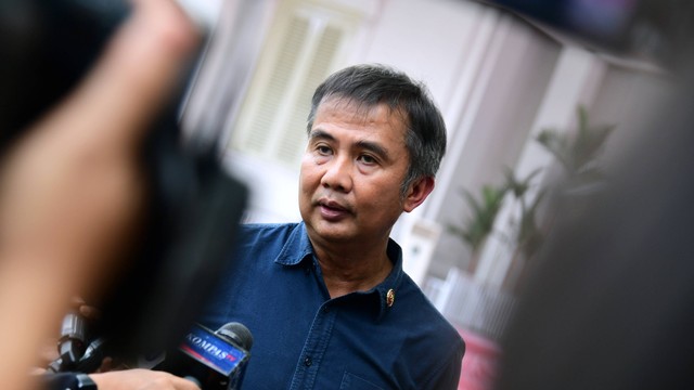 Deputi Bidang Protokol, Pers, dan Media Sekretariat Presiden, Bey Machmudin, memberikan keterangan kepada wartawan di Halaman Istana Merdeka, Jakarta Minggu (13/8/2023). Foto: Lukas/Biro Pers Sekretariat Presiden