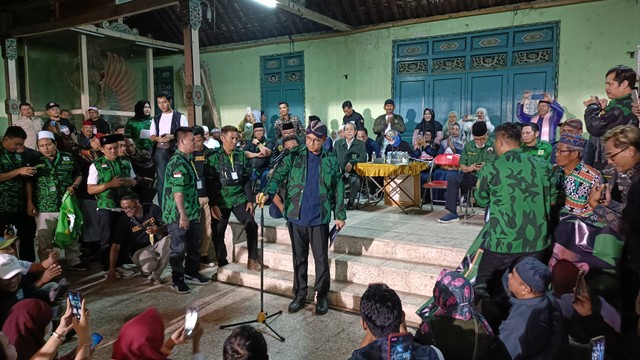 Anies Baswedan saat di Museum Wayang Kekayon, Banguntapan, Kabupaten Bantul, Minggu (13/8/2023). Foto: Arfiansyah Panji Purnandaru/kumparan