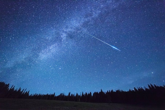 Ilustrasi meteor. Foto: Pozdeyev Vitaly/Shutterstock
