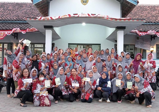 Foto Bersama Ibu-Ibu PKK Desa Keden (Dokumentasi Pribadi)