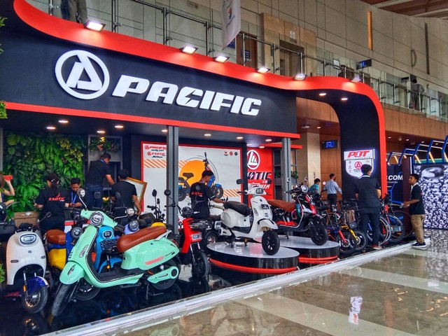 Booth Pacific Bike pada pameran otomotif GIIAS 2023 yang digelar selama 11-20 Agustus 2023 di ICE BSD, Tangerang. Foto: dok. Pacific Bike 