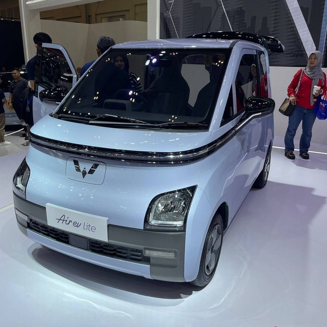 Wuling Motors resmi menjual varian baru mobil listrik Wuling Air ev Lite dengan harga Rp 206 juta on the road (OTR) Jakarta. Foto: Sena Pratama/kumparan