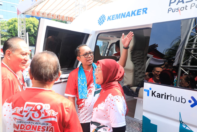 Menaker Ida Fauziyah luncurkan Mobil Bursa Kerja dalam Peringatan HUT ke-76 Kemnaker, Minggu (13/8/2023). Foto Kemnaker
