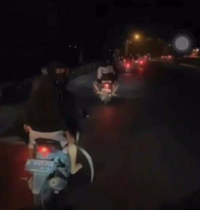 Viral Video Sekelompok Pemuda Konvoi Bawa Senjata Tajam di Lampung |  kumparan.com