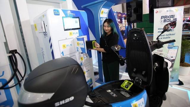 Proses penukaran baterai atau battery swap pada SPBKLU