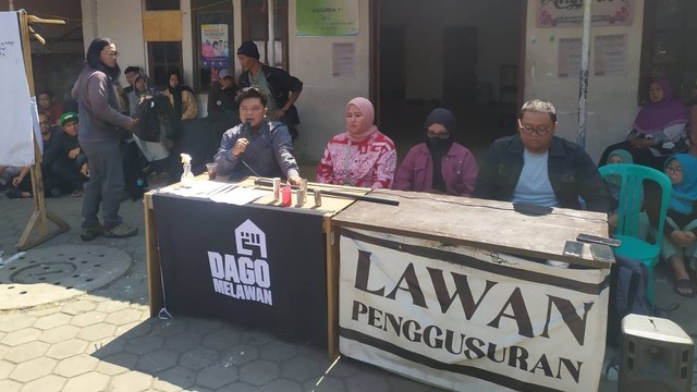 Konferensi pers warga Dago Elos terkait kericuhan dengan polisi, Selasa (15/8/2023). Foto: Rachmadi Rasyad/kumparan