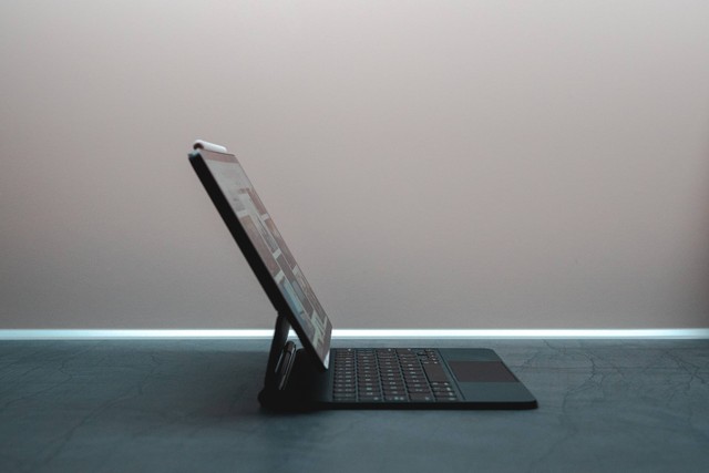 Ilustrasi Cara Membuka Kunci Keyboard Laptop. Sumber: Unsplash/Ernest.