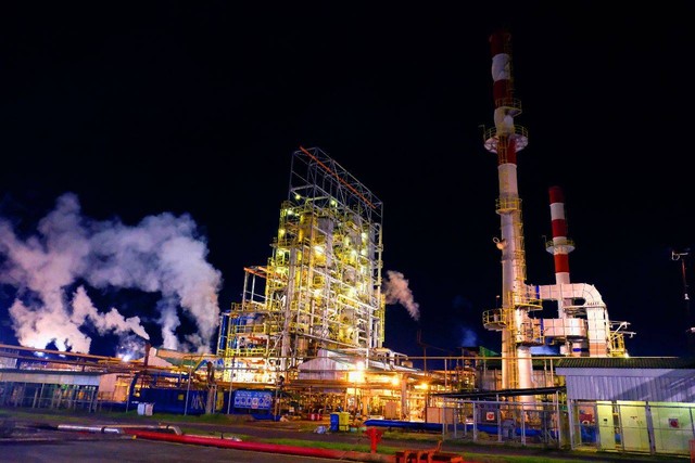 Crude Distillate Unit (CDU) IV di Kilang Plaju (Sumber: Dokumentasi PT KPI RU III Plaju)