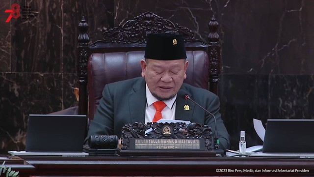 Ketua DPD RI AA LaNyalla Mahmud Mattalitti dalam pembukaan acara Sidang Tahunan MPR 2023 di Gedung Nusantara, Kompleks Parlemen, Senayan, Jakarta, Rabu (16/8/2023). Foto: Youtube/Sekretariat Presiden