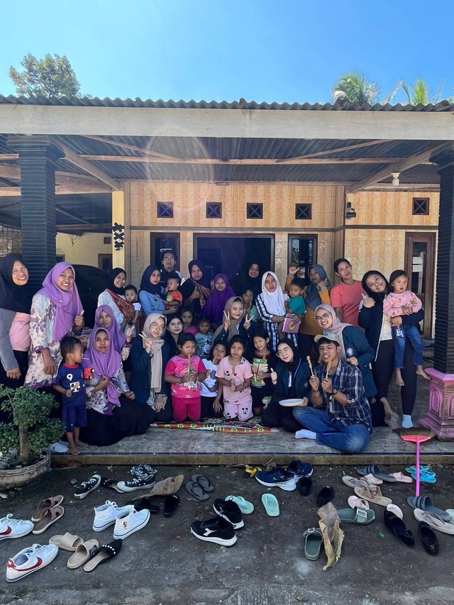 Foto bersama kegiatan posyandu. Sumber foto: dokumentasi pribadi.