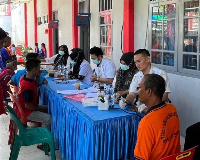 Penuhi Hak WBP, Lapas Idi Laksanakan Pemeriksaan Kesehatan Bersama Puskesmas, Sumber dokumentasi : humas lapas idi