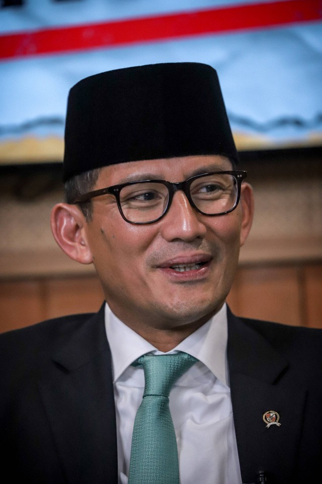 Menteri Pariwisata dan Ekonomi Kreatif Sandiaga Salahuddin Uno dalam program talkshow Info A1 kumparan.
 Foto: Jamal Ramadhan/kumparan