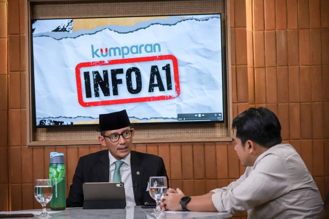 Menteri Pariwisata dan Ekonomi Kreatif Sandiaga Salahuddin Uno dalam program talkshow Info A1 kumparan.
 Foto: Jamal Ramadhan/kumparan