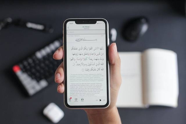 Ilustrasi Iktibar dalam Bidang IPTEK yang Terdapat dalam Al Quran. Foto: dok. Unsplash/Bagas Rais R