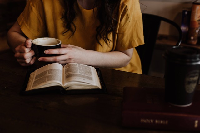 Ilustrasi contoh explanation text structure, sumber: unsplash/PriscillaDupreez