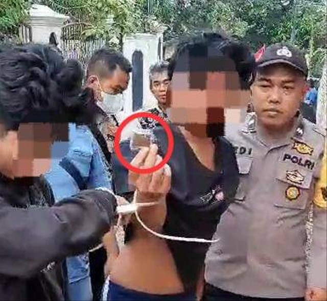 Dua pria ditangkap diduga saat COD narkoba. | Foto: Istimewa