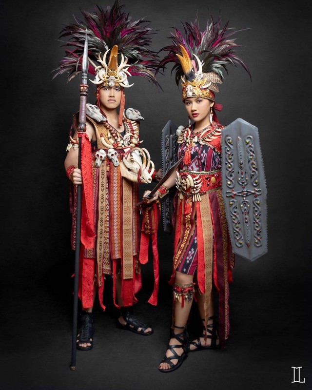 Kaesang Pangarep dan Istrinya, Erina Gudono, mengenakan baju adat Minahasa pada Upacara HUT ke-78 RI, di Istana Merdeka, Jakarta, Kamis (17/8/2023). Foto: Instagram/@erinagudono