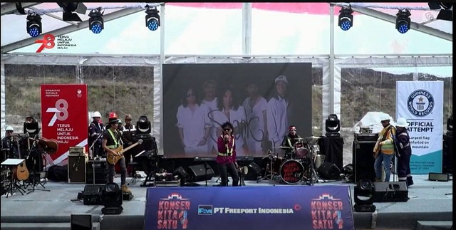 Band Slank hadir dalam Konser Kita Satu yang digelar PT Freeport Indonesia di ketinggian 4.385 meter di atas permukaan laut (mdpl) pada Kamis (16/8/2023).
 Foto: Dok. Istimewa