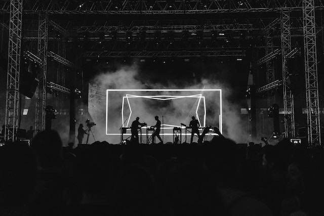 Ilustrasi line up Birdy Show. Sumber: Unsplash/Yannis Papanastasopoulos