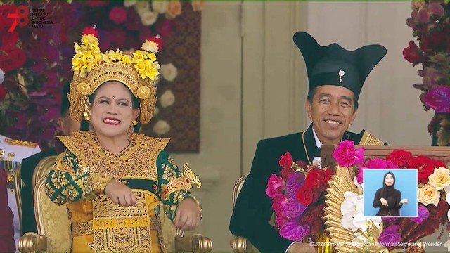 Presiden Jokowi bersama Ibu Negara Iriana Jokowi, pada Upacara HUT ke-78 RI di Istana Merdeka, Jakarta, Kamis (17/8/2023). Foto: Youtube/Sekretariat Presiden